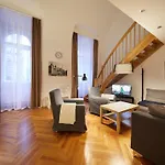 Oktogon Apartment