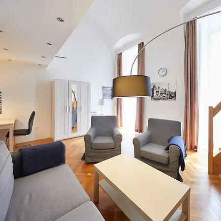 Oktogon Apartment *